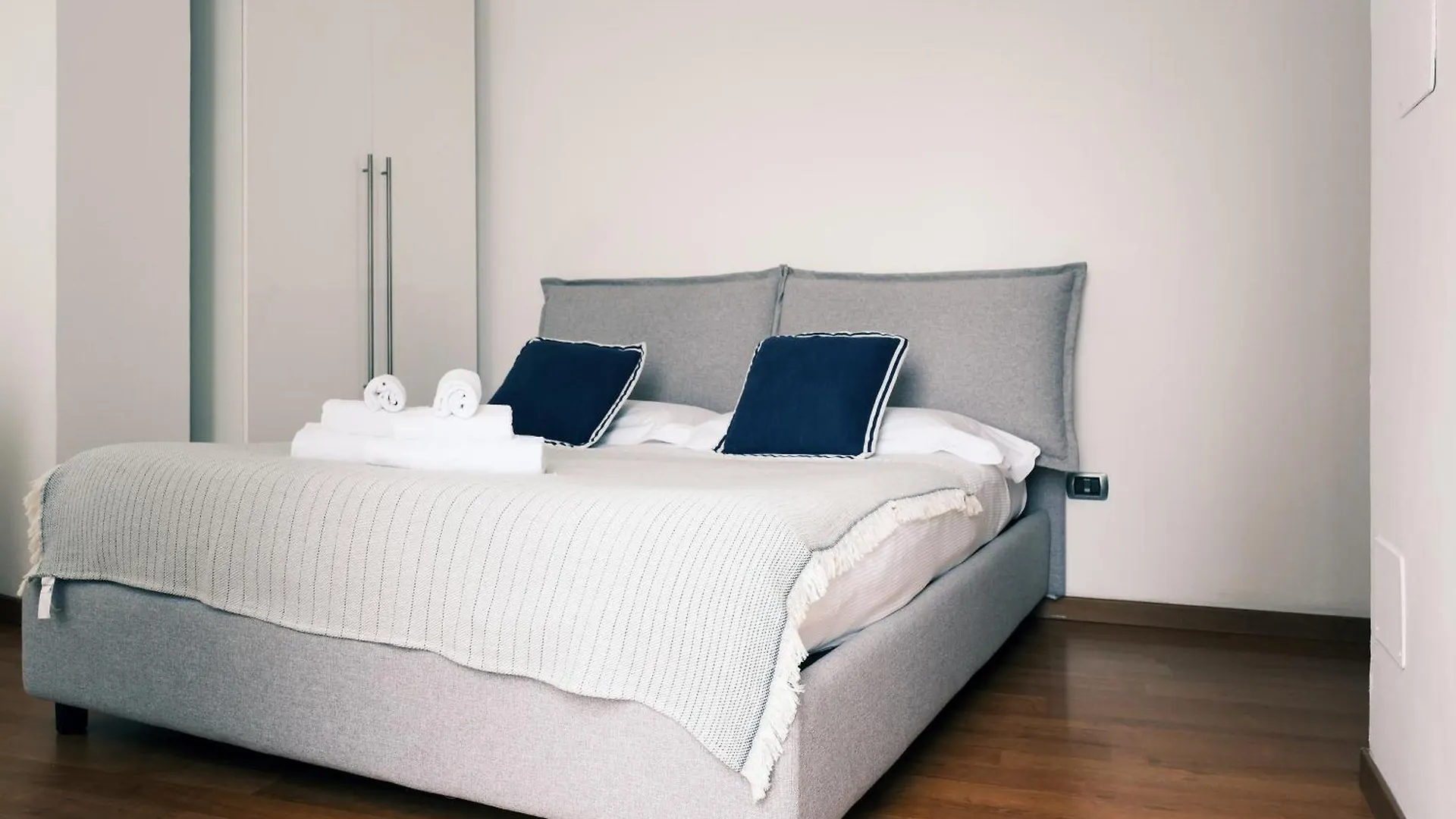 Comecasa 2 Bedrooms 5 Min Walk From Duomo Milan Apartment