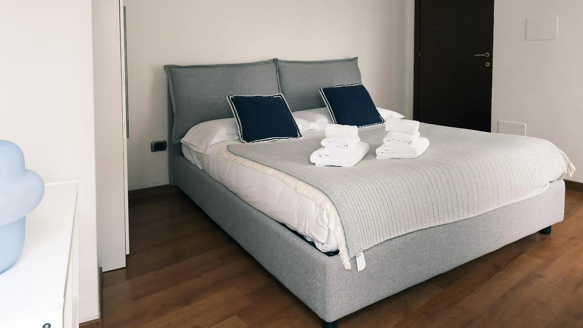 Apartment Comecasa 2 Bedrooms 5 Min Walk From Duomo Milan